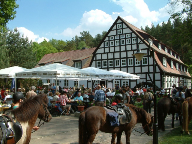 Biergarten des Hotels "Springbachmühle" in Bad Belzig • © Naturparkarchiv